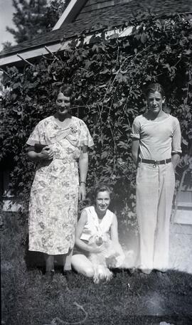 Mrs. Husted, Pat, and Gordon Headridge with a dog