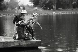 Kids fishing at Como Lake