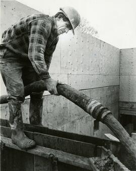 Pouring cement for walls of townhouses