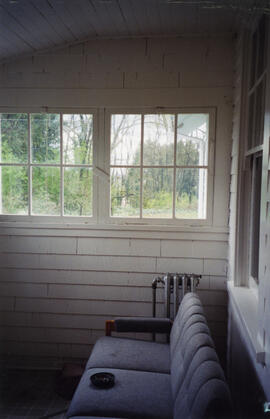 Cottage 115 interior - Entrance Windows