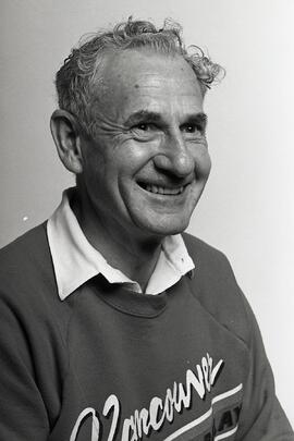 Headshot of Les Robson