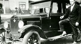 Hjalmar Ronnlund and his 1926 Ford