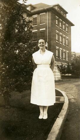 Student nurse in front of Centre Lawn