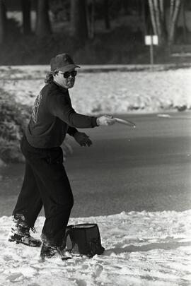 Gary Godwin plays frisbee golf at Mundy Park in the snow