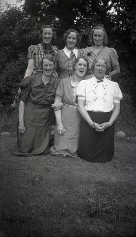 Marjorie (Healey) Page, Dorothy (Healey) Benson, Sadie (Healey) Anderson, Ida May Headridge, Gert...