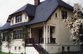 Cottage 106 exterior