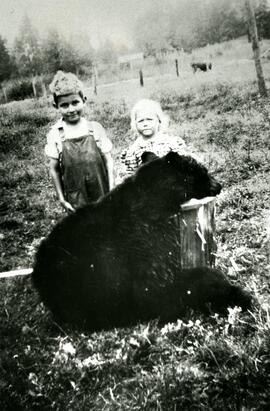 Floyd and Myrtle Monssen with a dead black bear