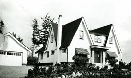MacDonald Residence at 555 North Road