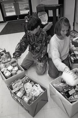 Pleasantside School students with donations for SHARE food bank