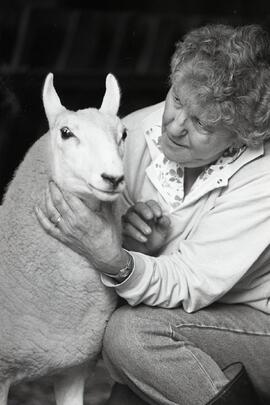Vi Johnstone with her champion ewe that had won several major awards at the PNE