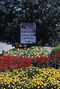 Mundy Park - Spani Pool sign