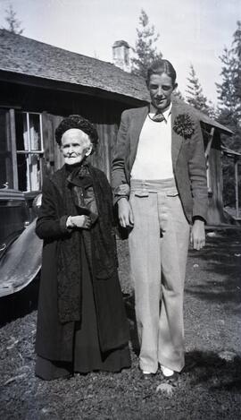 Old woman with Gordon Headridge