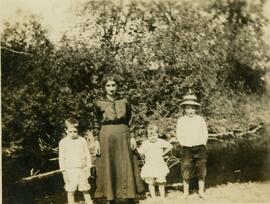 Windram Family picnic at Brunette Creek