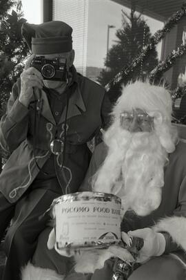 Santa and helper do photos for SHARE donations