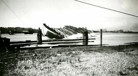 Ship sinks on the Fraser River